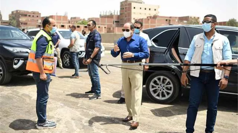 الرئيس السيسى يتفقد أعمال تطوير عدد من المحاور والطرق الجديدة بشرق القاهرة.. صور