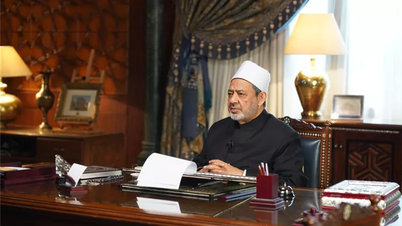 الإمام الأكبر: الأزهر أجاز سفر المرأة دون محرم وتقلدها الوظائف العليا