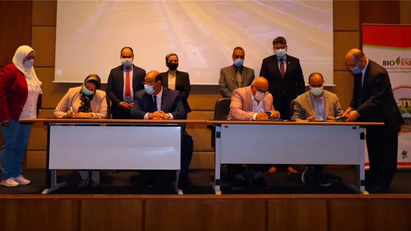 وزيرة البيئة تشهد مراسم توقيع تنفيذ وحدة غاز حيوى بحديقة الحيوان بالجيزة