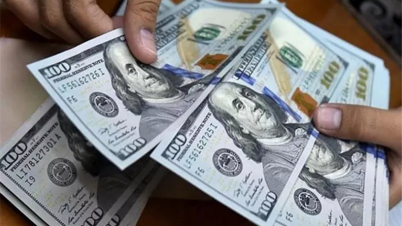 هبوط الدولار لأدنى مستوى في أكثر من شهرين متأثرا ببيانات التوظيف الأمريكية