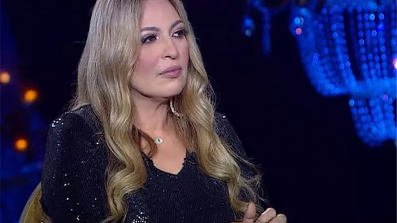 بعد غيابها عن الساحة الفنية.. نهلة سلامة على كرسي الاعتراف فى