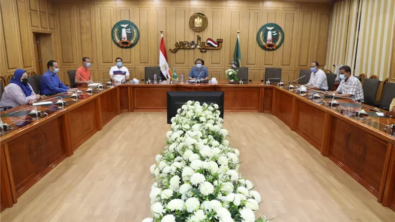 محافظ المنوفية يشدد علي التواجد الميداني بالشارع وتطوير ومتابعة تنفيذ قرارات مجلس الوزراء للحد من كورونا .