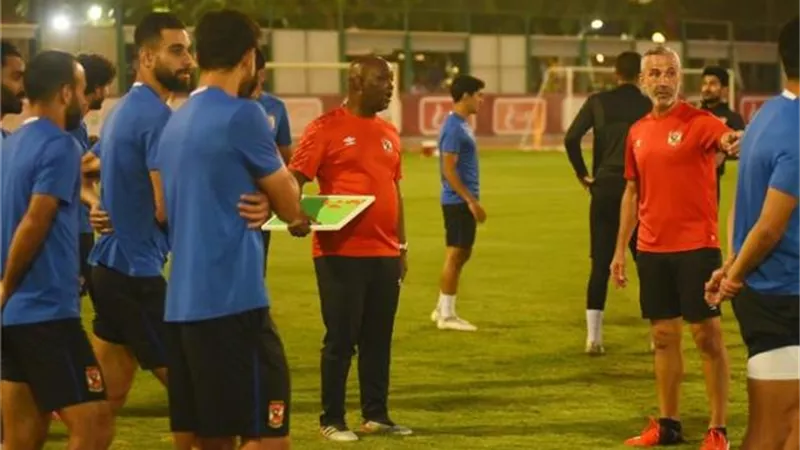 «كوكا وكهربا ومحمد شريف».. موسيماني يعلن قائمة الأهلي لمباراة الزمالك