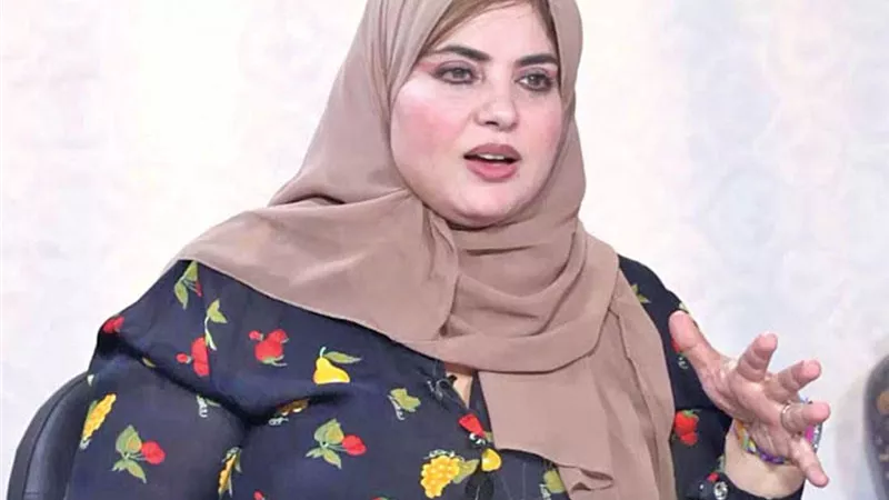 تدهور الحالة الصحية لوالدة الفنانة وفاء مكى