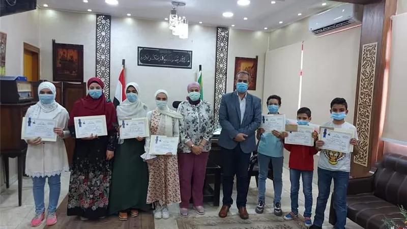 وكيل التعليم بالقليوبية يُكرم حفظة القرآن الكريم والفائزين في مسابقة التحدث بالفصحى