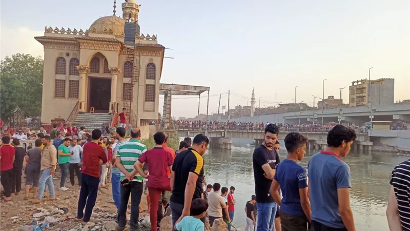 انتشال جثة طالب غرق في مياه ترعة المنصورية بالدقهلية