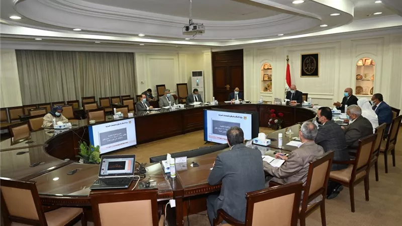 3 وزراء يناقشون مشروع اللائحة التنفيذية لقانون تنظيم الإعلانات على الطرق العامة