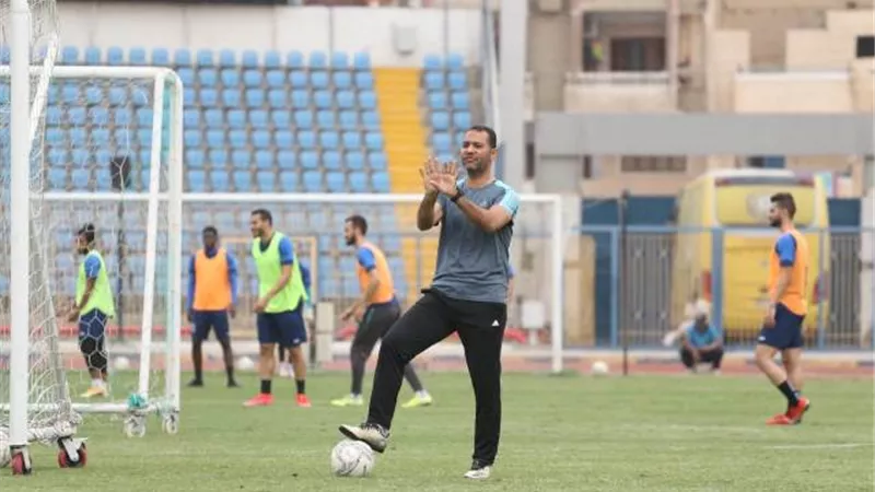 الإسماعيلي يغادر للقاهرة ويعلن قائمة مباراة البنك الأهلي ..صور