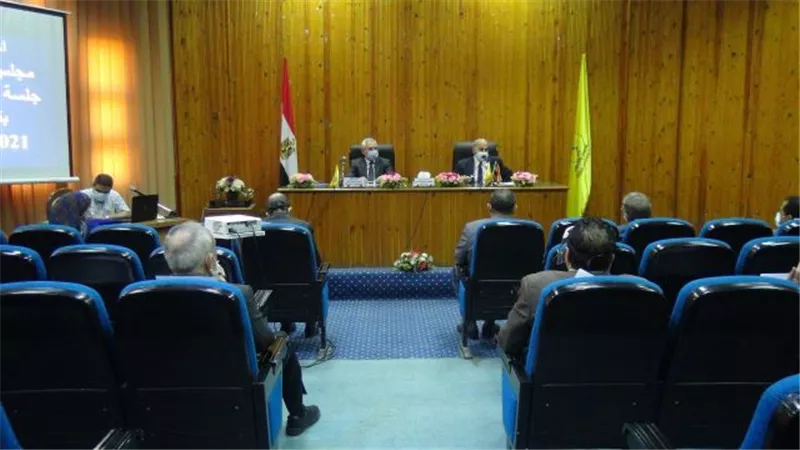 مجلس جامعة المنيا الطارئ يعتمد امتحانات نهاية العام 10 يونيو المقبل.. بالصور