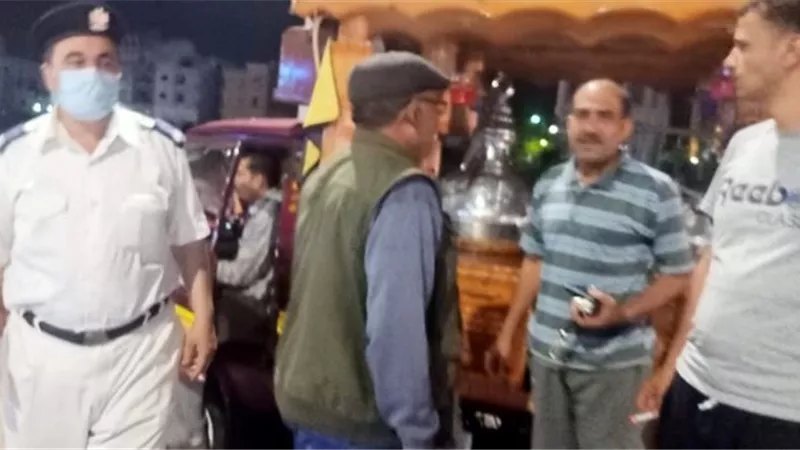 تحرير 9 محاضر للمحلات المخالفة لمواعيد الغلق فى دمياط الجديدة بالتعاون مع الشرطة.. بالصور