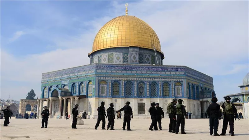 مدير الأقصى يصف الوضع فى باحات المسجد بساحة حرب