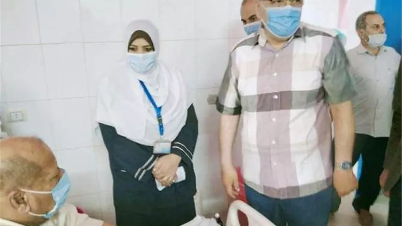 مكافأة للعاملين بمستشفى كفر صقر لانتظامهم في عملهم