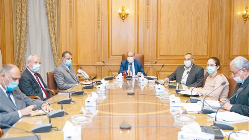 وزير الإنتاح الحربي يتابع الخطط الاستثمارية والبحثية لعدد من الشركات التابعة
