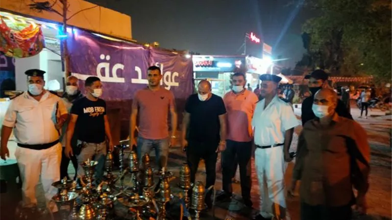 النجار: غلق 5 محلات وتحرير 4 محاضر و مصادرة 40 شيشة فى مدينة 6 أكتوبر.. بالصور