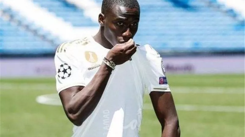 ريال مدريد يعلن إصابة ميندى