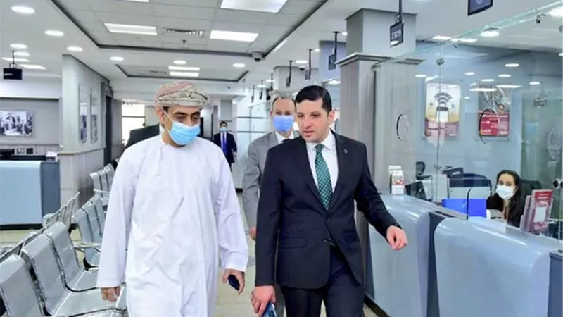 سفير عمان بالقاهرة يطلع على تجربة مصر في تشجيع وتسهيل الاستثمار