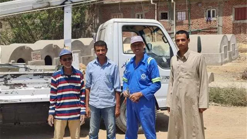 إنارة مقابر مدينة فايد بالإسماعيلية ..صور