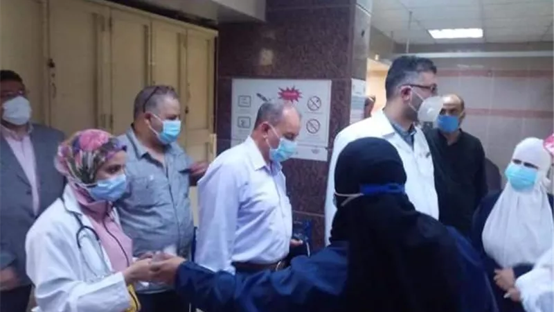 سلامة يتفقد المبرة بالزقازيق ليتأكد من توافر الادوية والمستلزمات استعدادا لايام الاجازات والاعياد