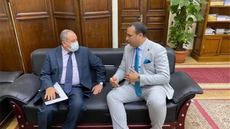 نائب الإسماعيلية يستعرض مشاكل قرى شباب الخريجين مع رئيس الهيئة العامة للتعمير