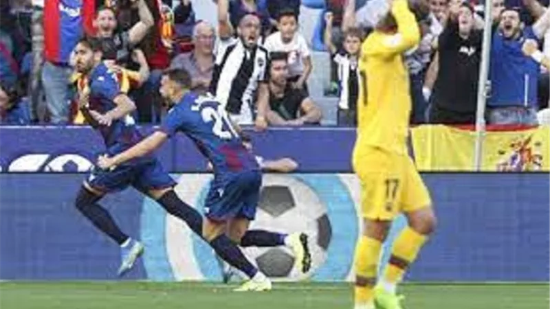برشلونة يخسر نقطتين بعد التعادل أمام ليفانتى بثلاثية فى الليجا
