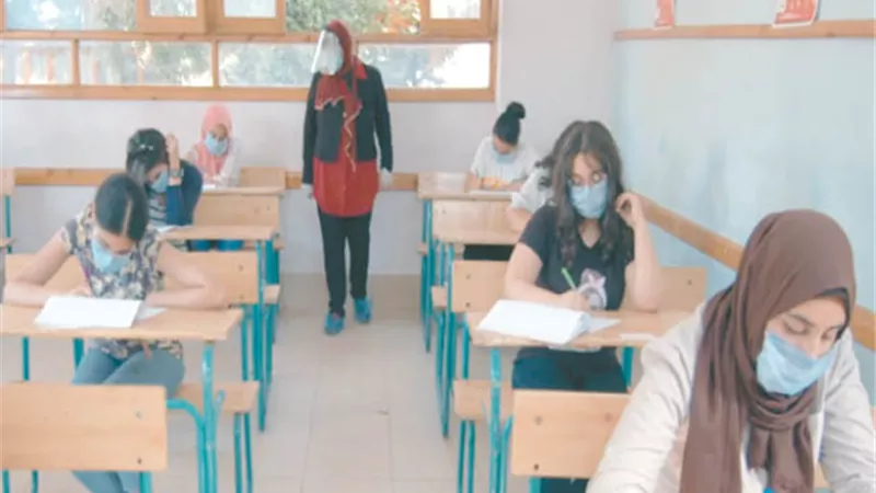 امتحان الثانوية بالكتاب والتابلت.. يثير جدلا