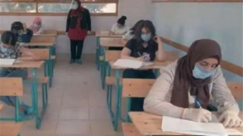 امتحان الثانوية بالكتاب والتابلت.. يثير جدلا