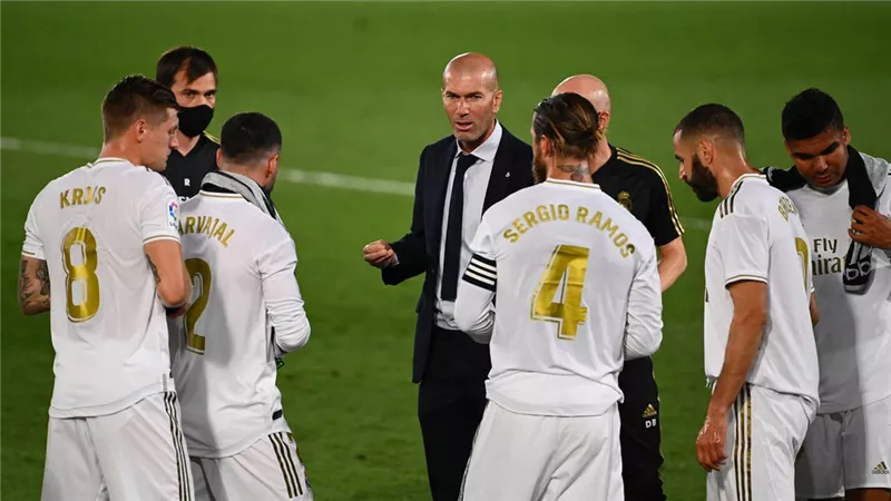 زيدان يعلن قائمة ريال مدريد لمواجهة غرناطة بالليجا