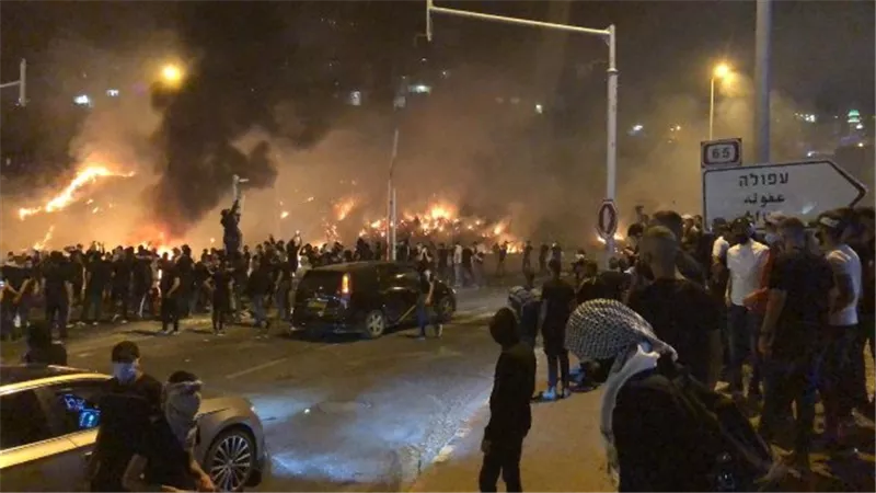 مواجهات عنيفة بين المحتجين الفلسطينيين والقوات الإسرائيلية في حيفا