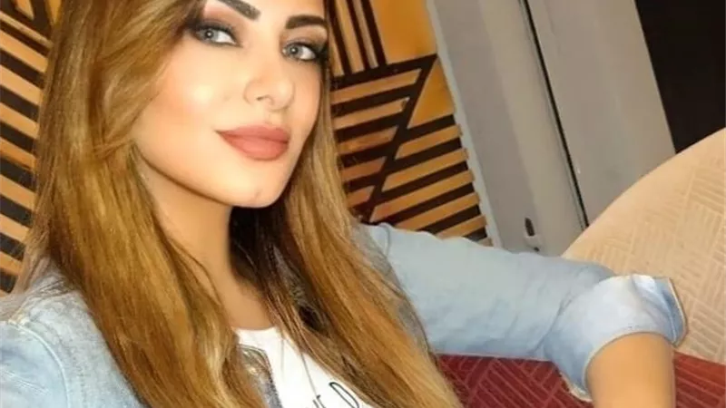 بإطلالة رقيقة .. إنجى خطاب تهنئ جمهورها بالعيد