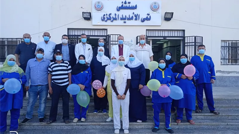 احتفل بالعيد وسط الاطباء بمستشفى العزل بتمى الامديد