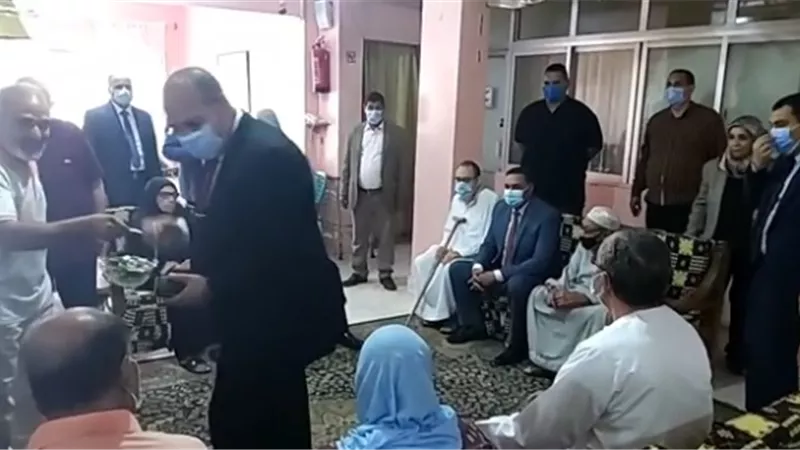 بالفيديو .. الدكتور ايمن مختار محافظ الدقهلية فى زيارة لدار الامل للمسنين بالمنصورة