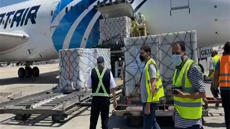 وصول شحنة جديدة من لقاح سينوفارم الصيني إلى مطار القاهرة