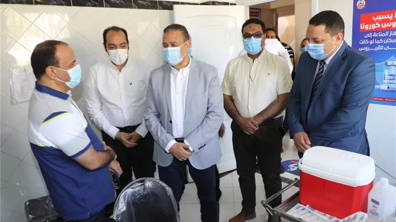 محافـظ المنوفية يتفقد مركز تلقي لقاح كورونا بمنوف فى أول أيام العيد.. بالفيديــو