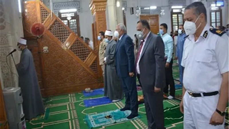 ٣٣٠ مسجد بالوادى الجديد استقبل الآلاف لأداء صلاة عيد الفطر المبارك