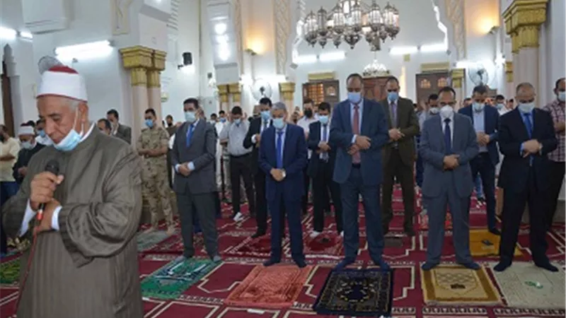 محافظ المنيا وقيادات المحافظة يؤدون صلاة العيد بمسجد الفولى