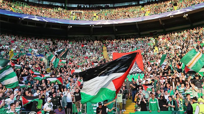 جئنا لرفع علم فلسطين.. جماهير سيلتك تدعم القضية الفلسطينية وتهاجم فريقها