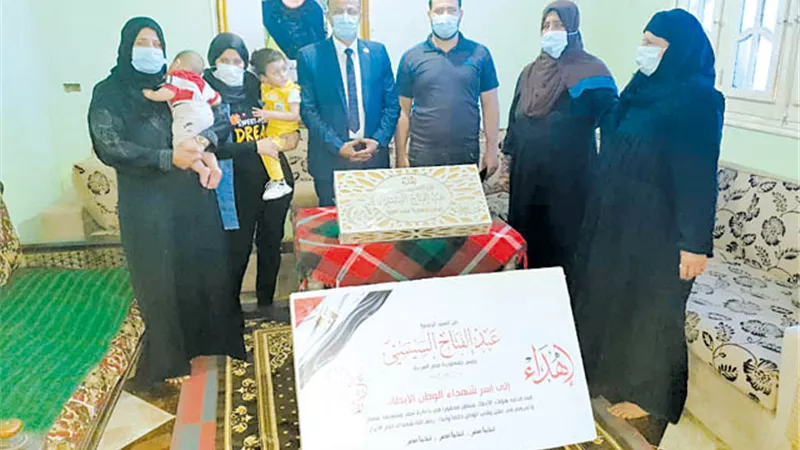 الصحة: هدايا عينية ومادية من الرئيس عبدالفتاح السيسي لأسر شهداء الأطقم الطبية بمناسبة عيد الفطر المبارك