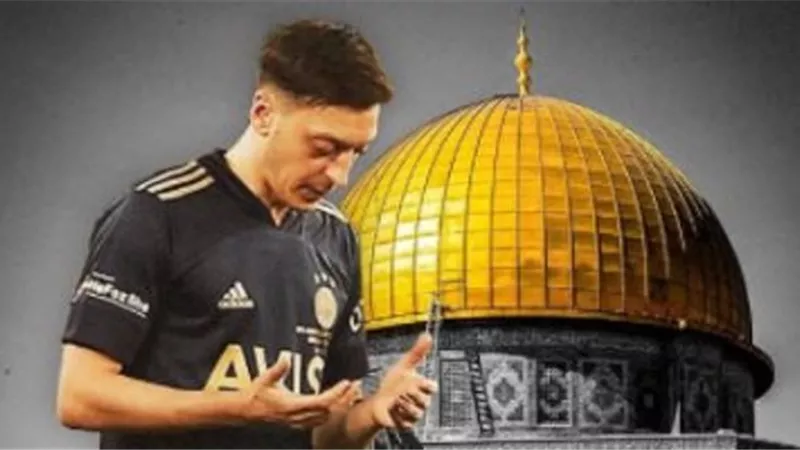 أوزيل يهنئ المسلمين بعيد الفطر المبارك ويدعم القدس