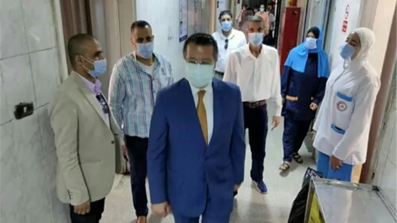 مدير بنها الجامعي يتابع سير العمل بجميع الأقسام والوحدات العلاجية