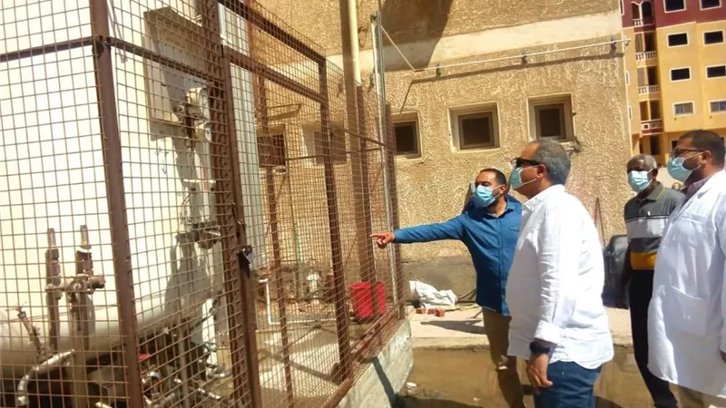 وكيل وزارة الصحة يتفقد مستشفى الغردقة العام و الحميات وهنأ العاملين والمرضى بعيد الفطر المبارك