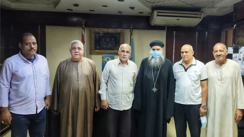 وكيل مطرانية إسنا جنوب الأقصر يُهنئ القيادات الأمنية والتنفيذية بإسنا بعيد الفطر المبارك