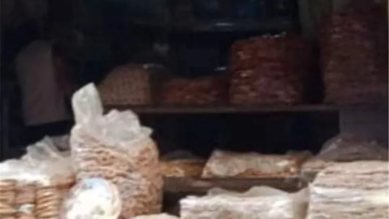حملة صحية على أسواق الفسيخ والكحك بالفشن في العيد ..صور