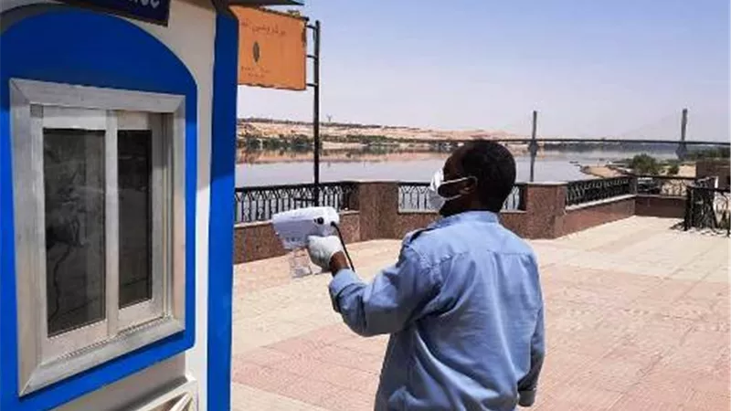 أسوان تواصل تعقيم وتطهير الفنادق العائمة خلال العيد..صور