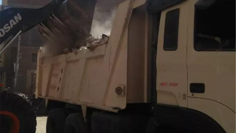 رفع ٢٠ طن قمامة في حملة نظافة مكبرة بإسنا