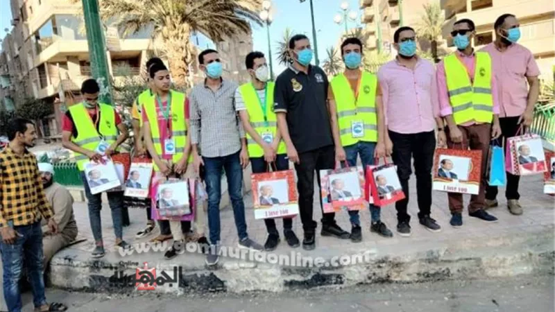 مستقبل وطن أسيرط يوزع هدية الرئيس فى العيد لأطفال وسيدات بشوارع المحافظة