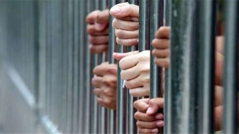 القبض على 5 متهمين بإلقاء أكياس المياه على المواطنين بشبين الكوم