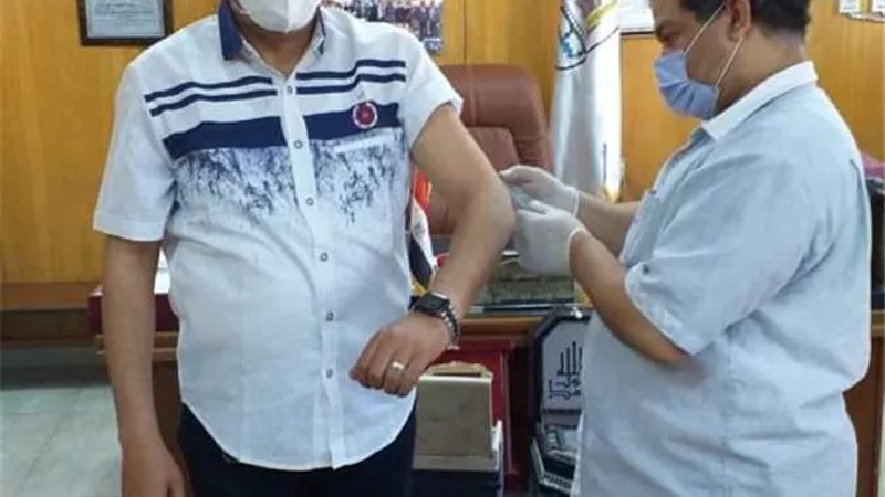 وكيل وزارة الصحه ببنى سويف يتلقى الجرعه الثانيه ضد كورونا
