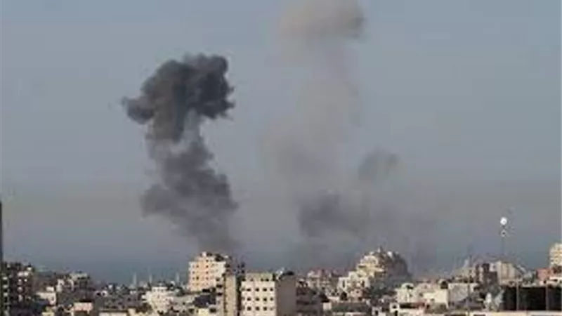 استشهاد فلسطينى فى غارة إسرائيلية بغزة ومستوطنون يحرقون حقول الزيتون شمال القدس