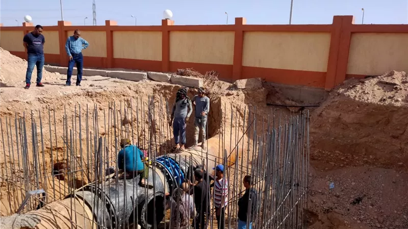 رئيس جهاز قنا الجديدة: جارٍ الانتهاء من تنفيذ أعمال خط المياه الرئيسى بالمدينة