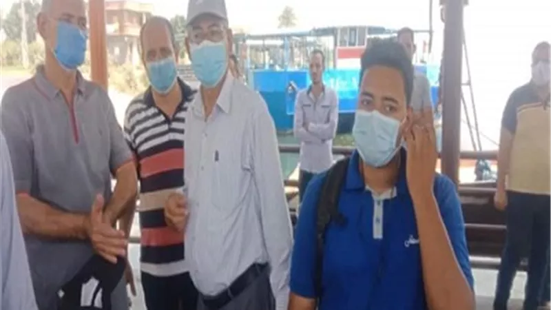 غلق الحدائق والمنتزهات والتأكد من سير حركة العبارة النهرية بسوهاج..صور